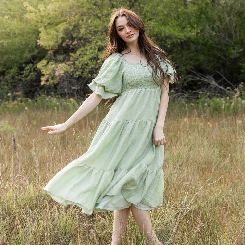 NWT Everleigh Smocked Midi Dress With Pockets - Sage